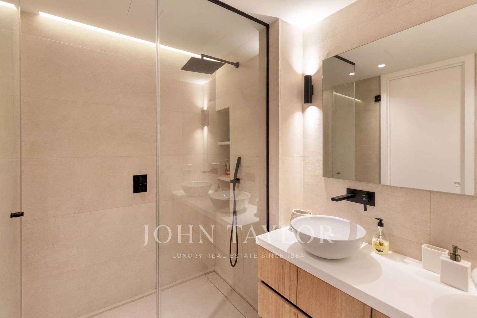 4 soverom Leilighet til salgs i Cala Llenya med svømmebasseng garasje - € 2 495 000 (Ref: 9564096)