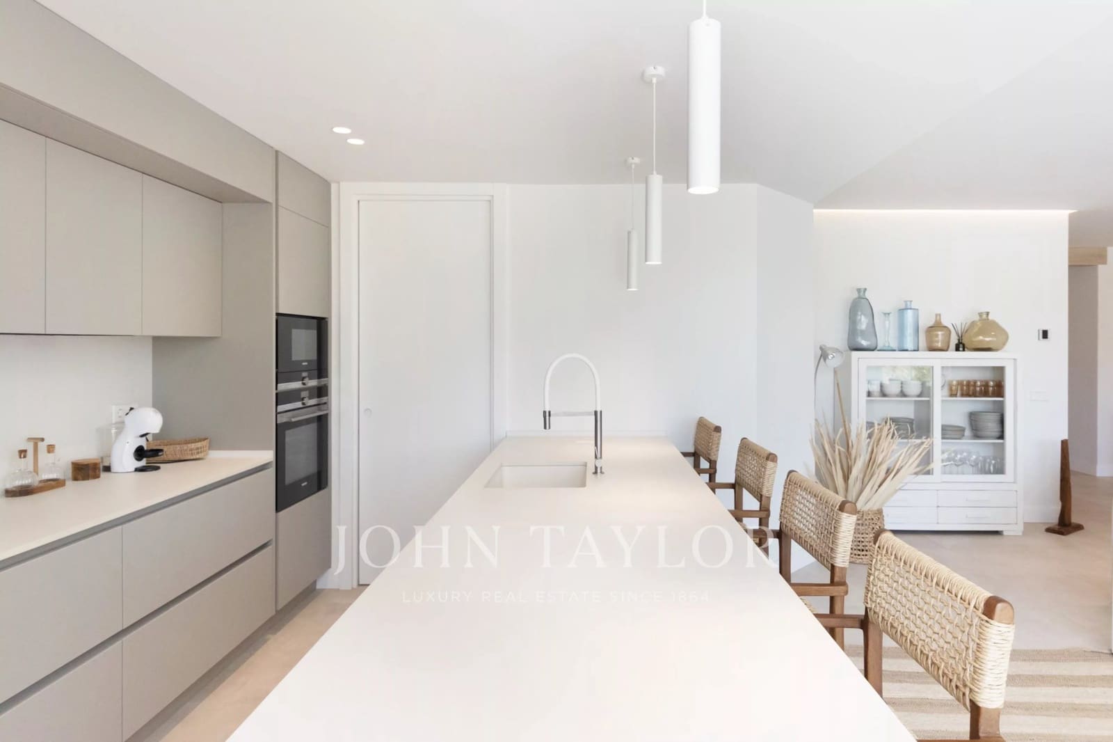 4 soverom Leilighet til salgs i Cala Llenya med svømmebasseng garasje - € 2 495 000 (Ref: 9564096)