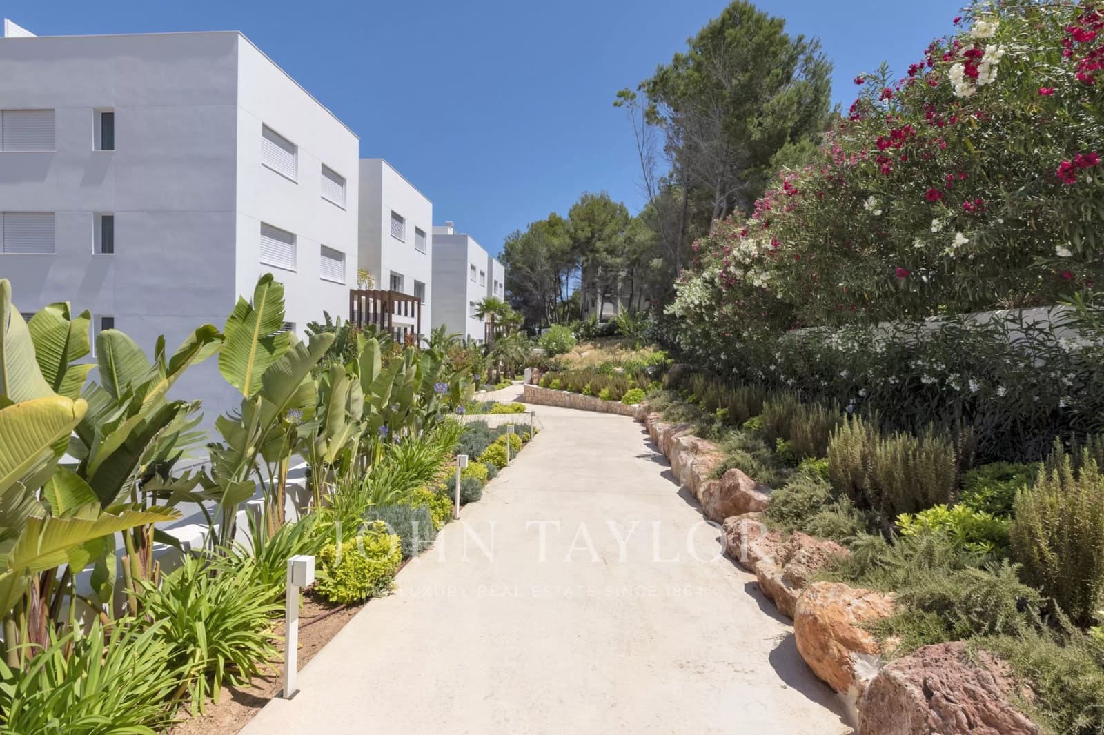 4 soverom Leilighet til salgs i Cala Llenya med svømmebasseng garasje - € 2 495 000 (Ref: 9564096)