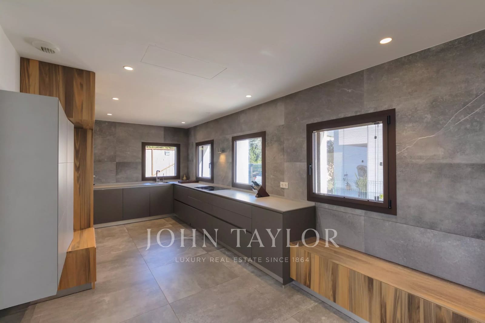 Apartamento de 3 habitaciones en Santa Eulalia / Santa Eularia en venta con piscina garaje - 3.380.000 € (Ref: 9570245)