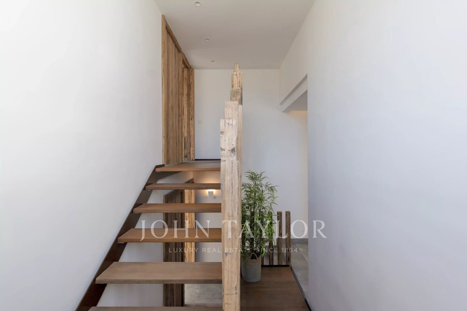 Apartamento de 3 habitaciones en Santa Eulalia / Santa Eularia en venta con piscina garaje - 3.380.000 € (Ref: 9570245)