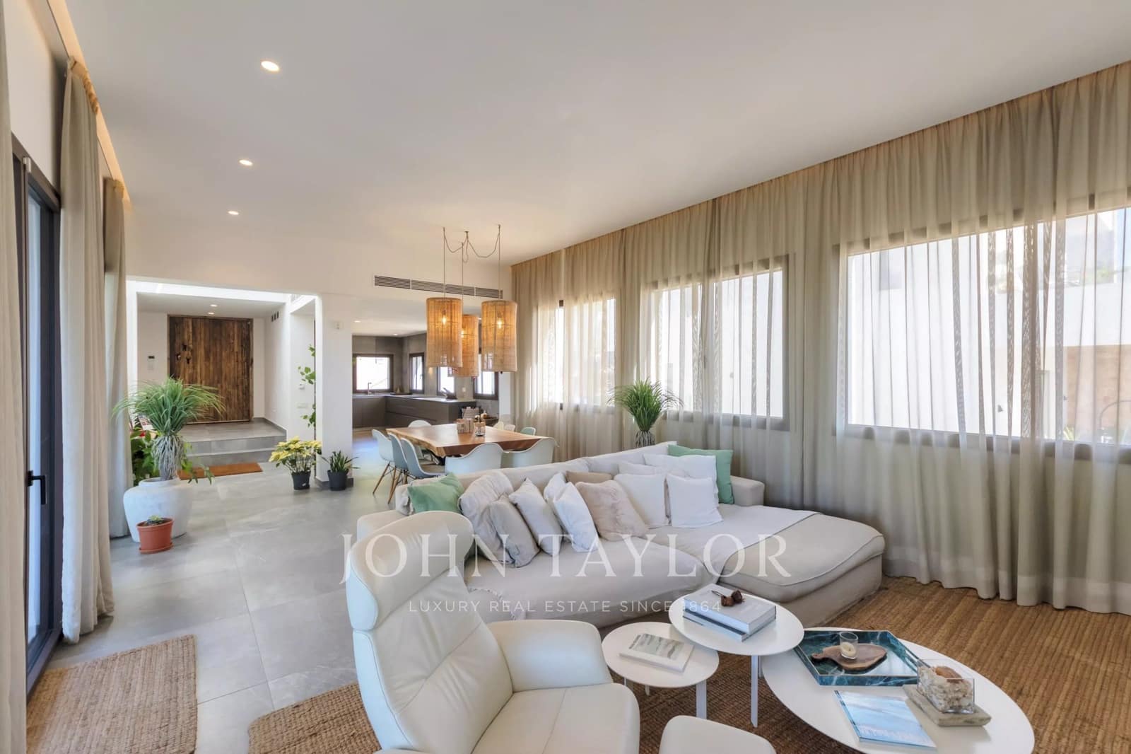 Apartamento de 3 habitaciones en Santa Eulalia / Santa Eularia en venta con piscina garaje - 3.380.000 € (Ref: 9570245)