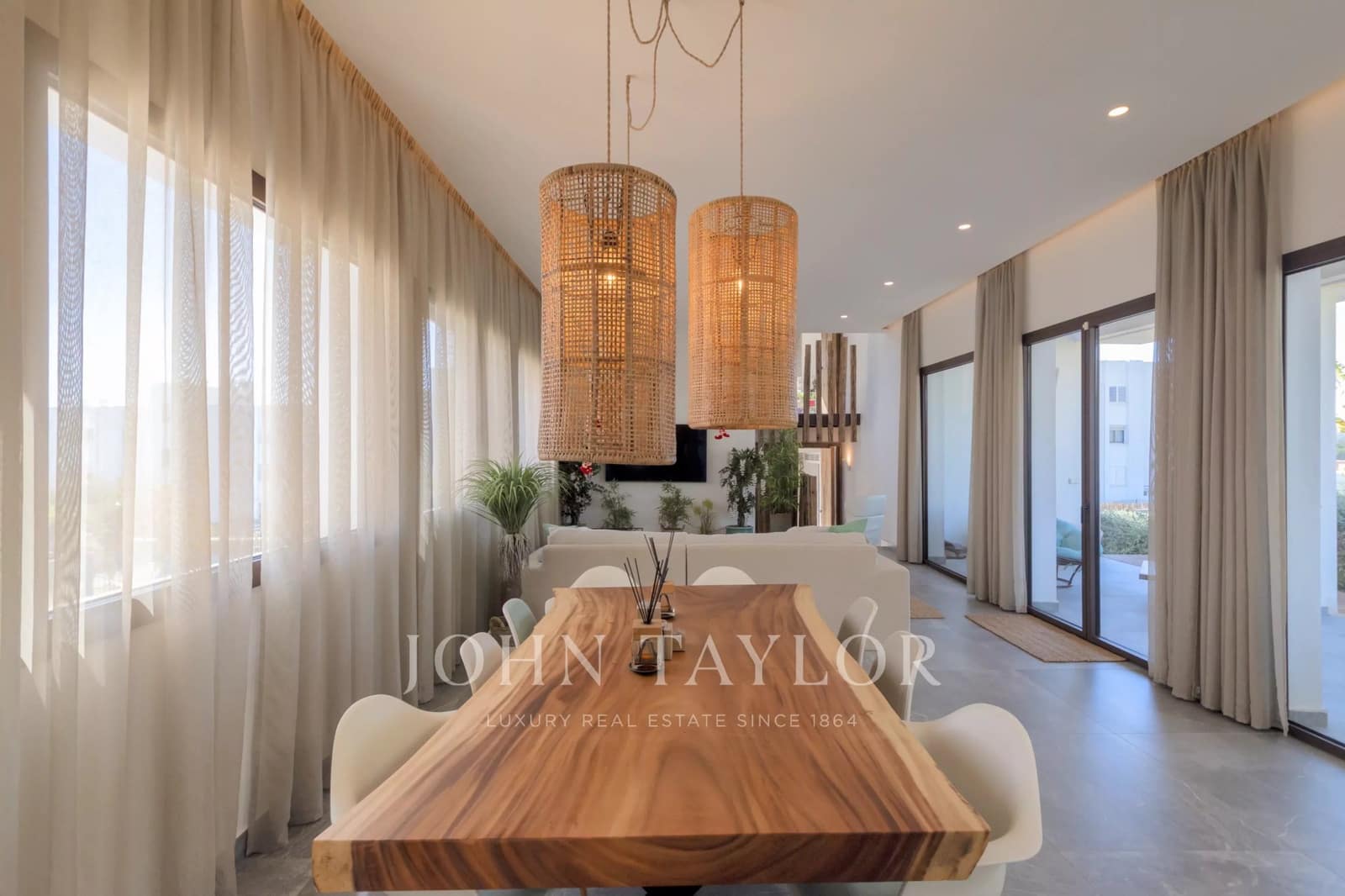 Apartamento de 3 habitaciones en Santa Eulalia / Santa Eularia en venta con piscina garaje - 3.380.000 € (Ref: 9570245)