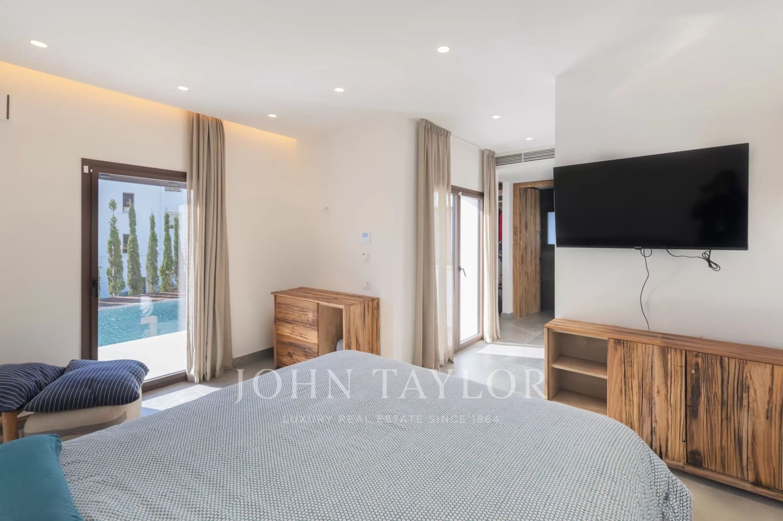 Apartamento de 3 habitaciones en Santa Eulalia / Santa Eularia en venta con piscina garaje - 3.380.000 € (Ref: 9570245)