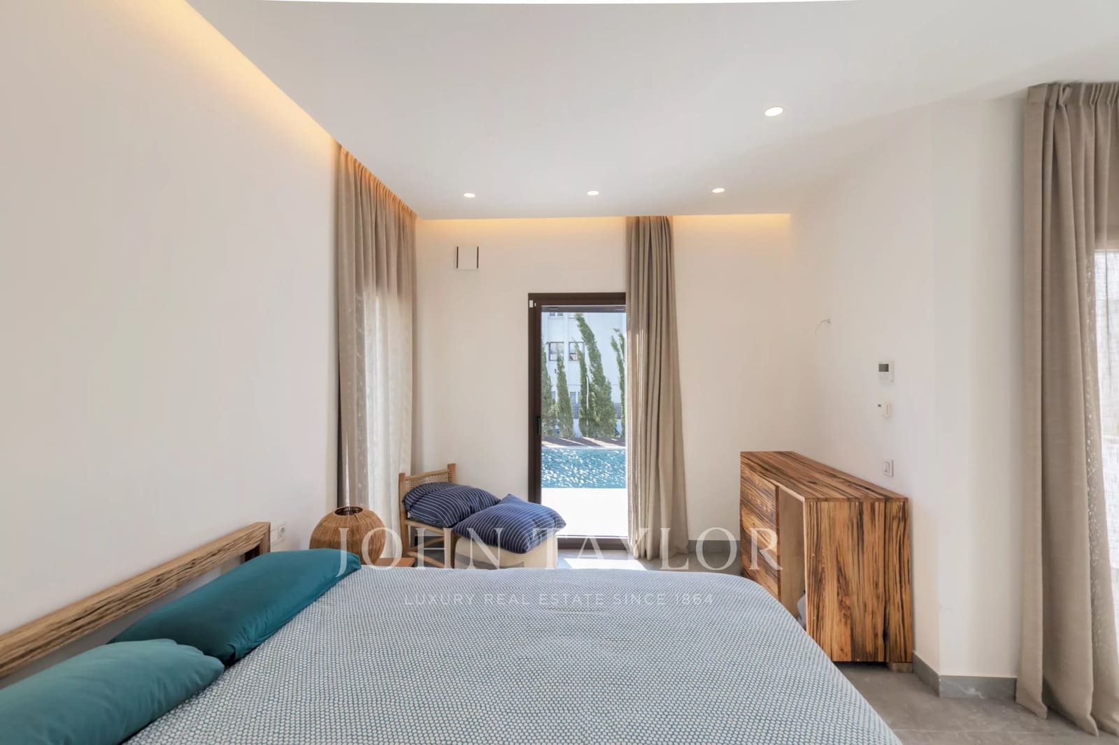 Apartamento de 3 habitaciones en Santa Eulalia / Santa Eularia en venta con piscina garaje - 3.380.000 € (Ref: 9570245)