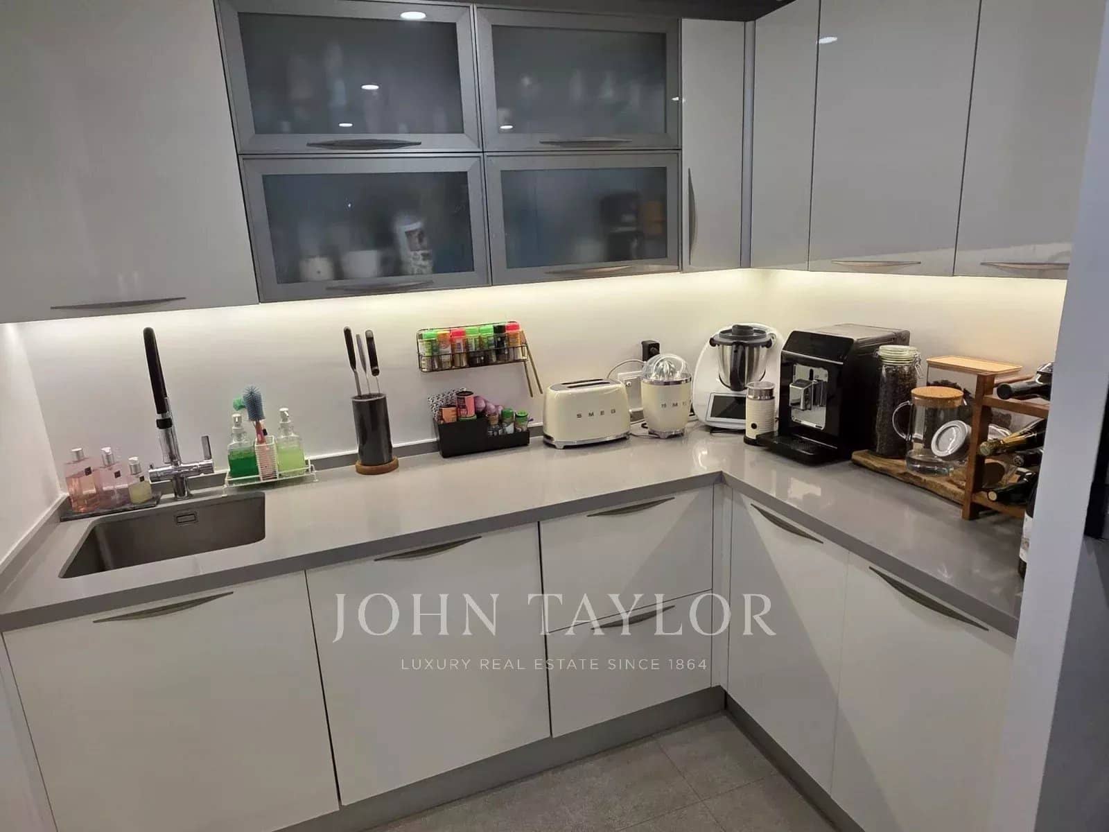 Apartamento de 3 habitaciones en Roca Llisa en venta - 990.000 € (Ref: 9570246)