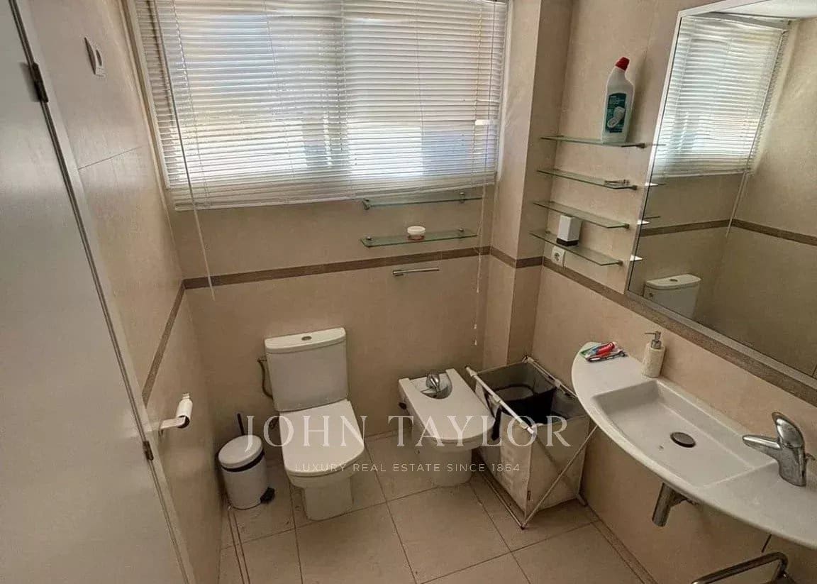 Apartamento de 2 habitaciones en Ibiza / Eivissa ciudad en venta con piscina - 579.000 € (Ref: 9573445)