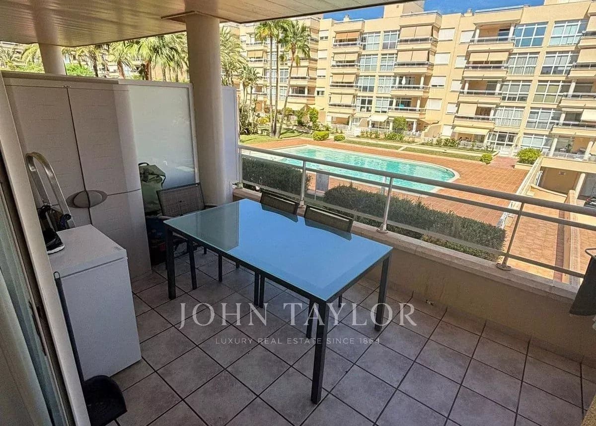 Apartamento de 2 habitaciones en Ibiza / Eivissa ciudad en venta con piscina - 579.000 € (Ref: 9573445)