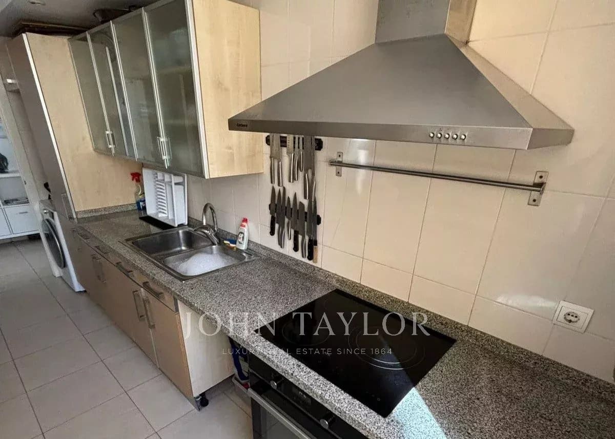 Apartamento de 2 habitaciones en Ibiza / Eivissa ciudad en venta con piscina - 579.000 € (Ref: 9573445)