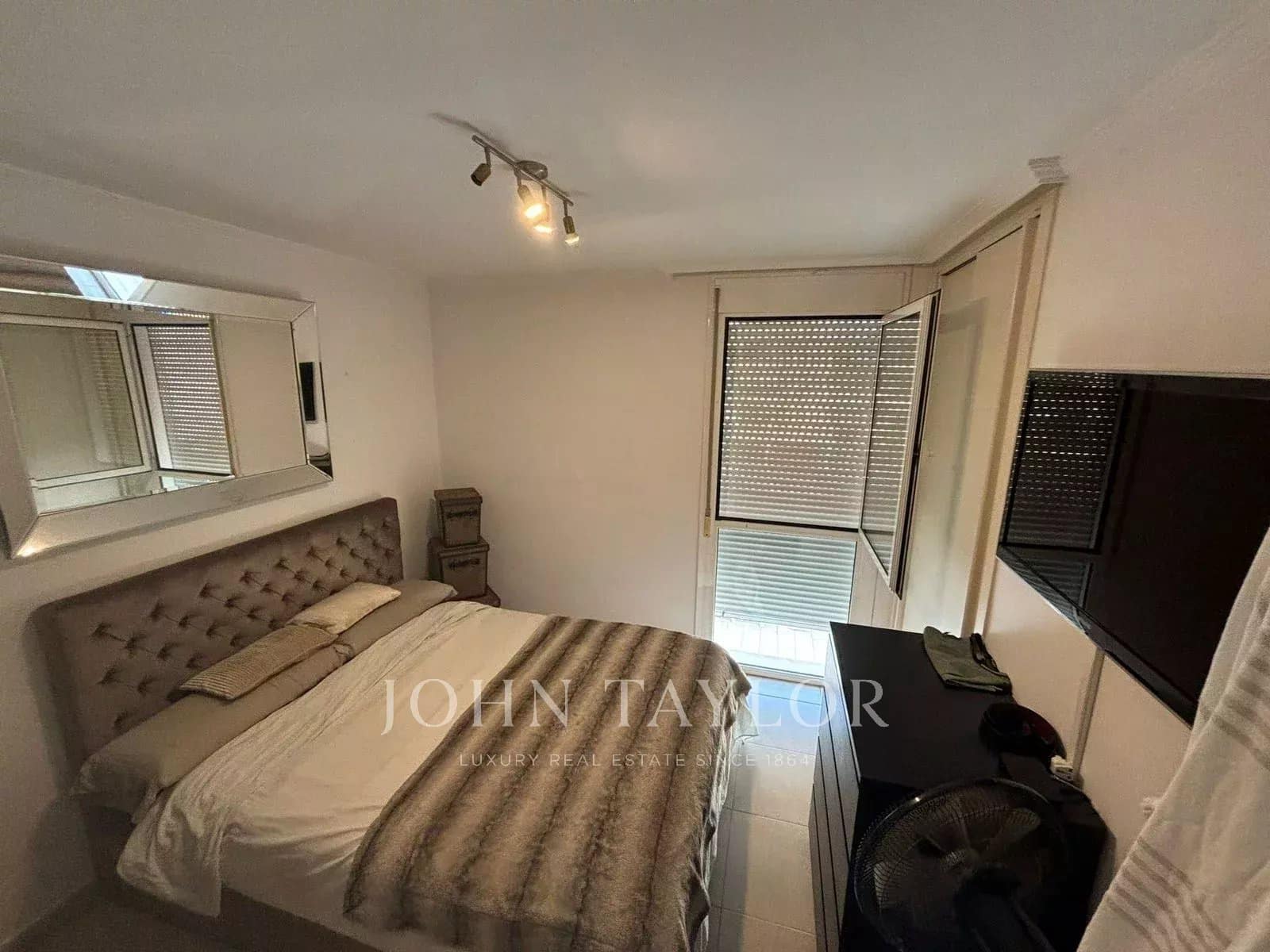 Apartamento de 2 habitaciones en Ibiza / Eivissa ciudad en venta con piscina - 579.000 € (Ref: 9573445)