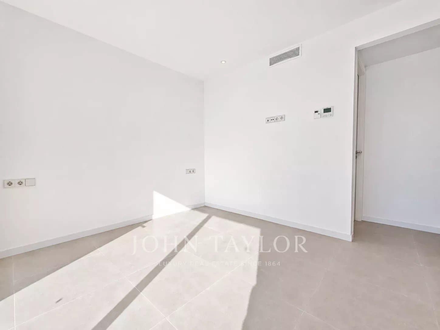 4 slaapkamer Villa te koop in Santa Eulalia / Santa Eularia met zwembad garage - € 2.350.000 (Ref: 9969092)