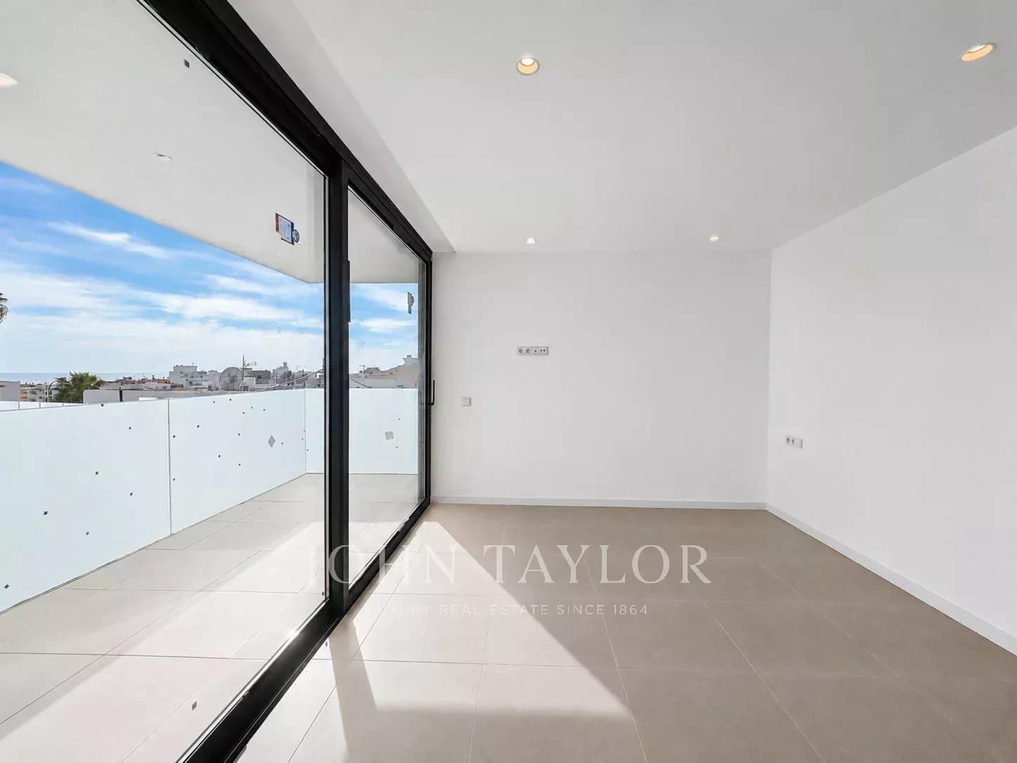 4 slaapkamer Villa te koop in Santa Eulalia / Santa Eularia met zwembad garage - € 2.350.000 (Ref: 9969092)