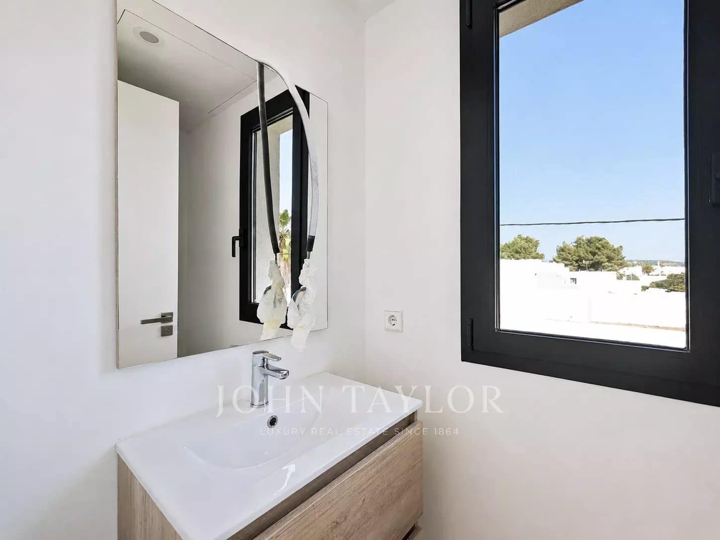 4 slaapkamer Villa te koop in Santa Eulalia / Santa Eularia met zwembad garage - € 2.350.000 (Ref: 9969092)