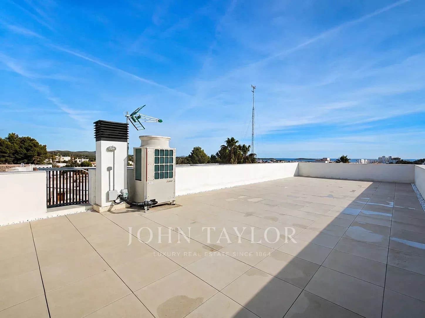 4 slaapkamer Villa te koop in Santa Eulalia / Santa Eularia met zwembad garage - € 2.350.000 (Ref: 9969092)