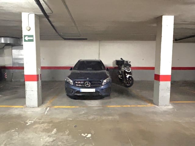 Garage te koop in Centro - Muelle Pesquero, Torrevieja - € 17.000 (Ref: 9656628)