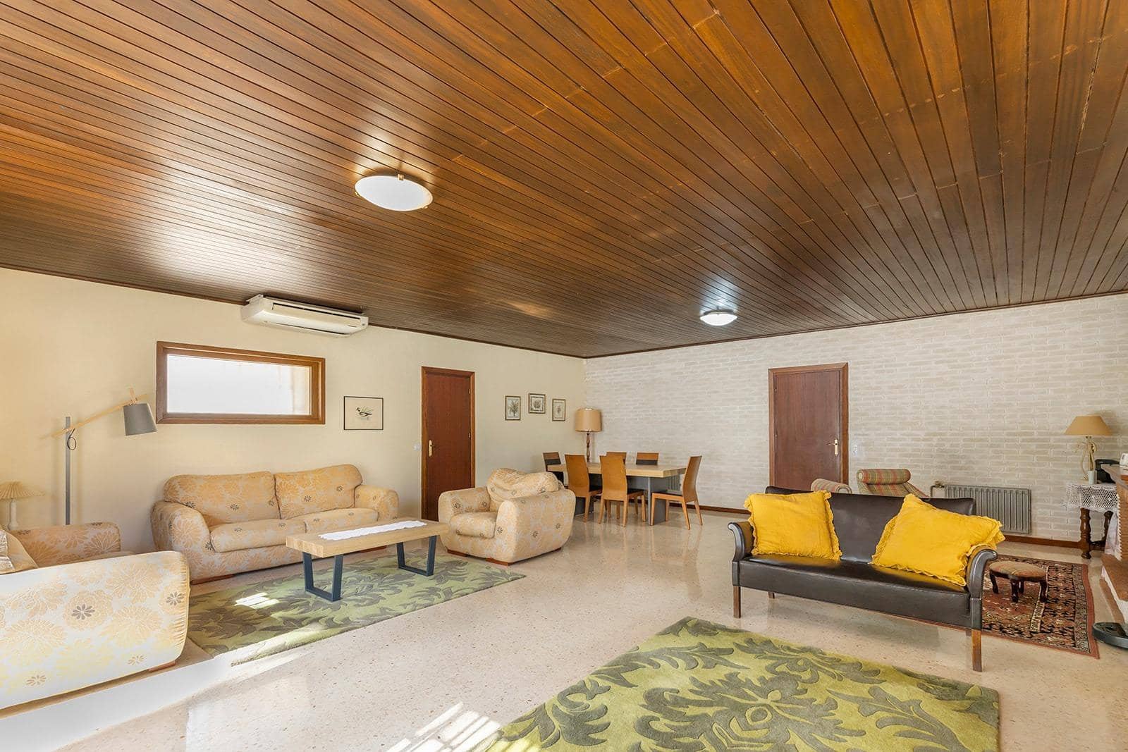 5 bedroom Villa for sale in Filipinas with pool garage - € 670,000 (Ref: 9656641)