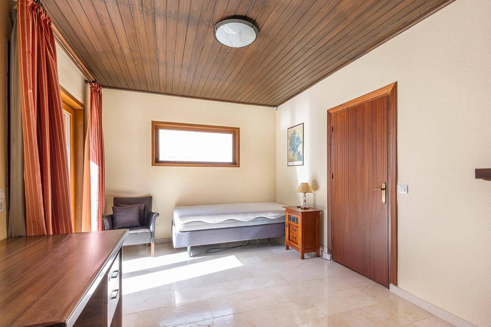 5 bedroom Villa for sale in Filipinas with pool garage - € 670,000 (Ref: 9656641)