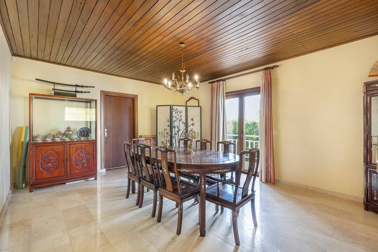 5 bedroom Villa for sale in Filipinas with pool garage - € 670,000 (Ref: 9656641)