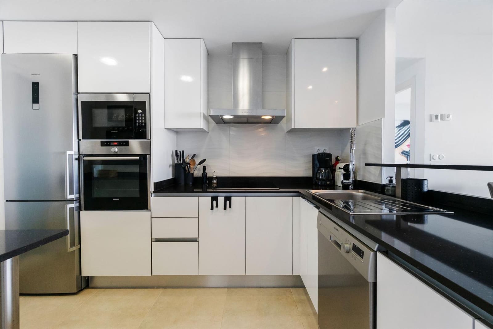 3 chambre Appartement à vendre à Punta Prima avec piscine garage - 575 000 € (Ref: 9656642)