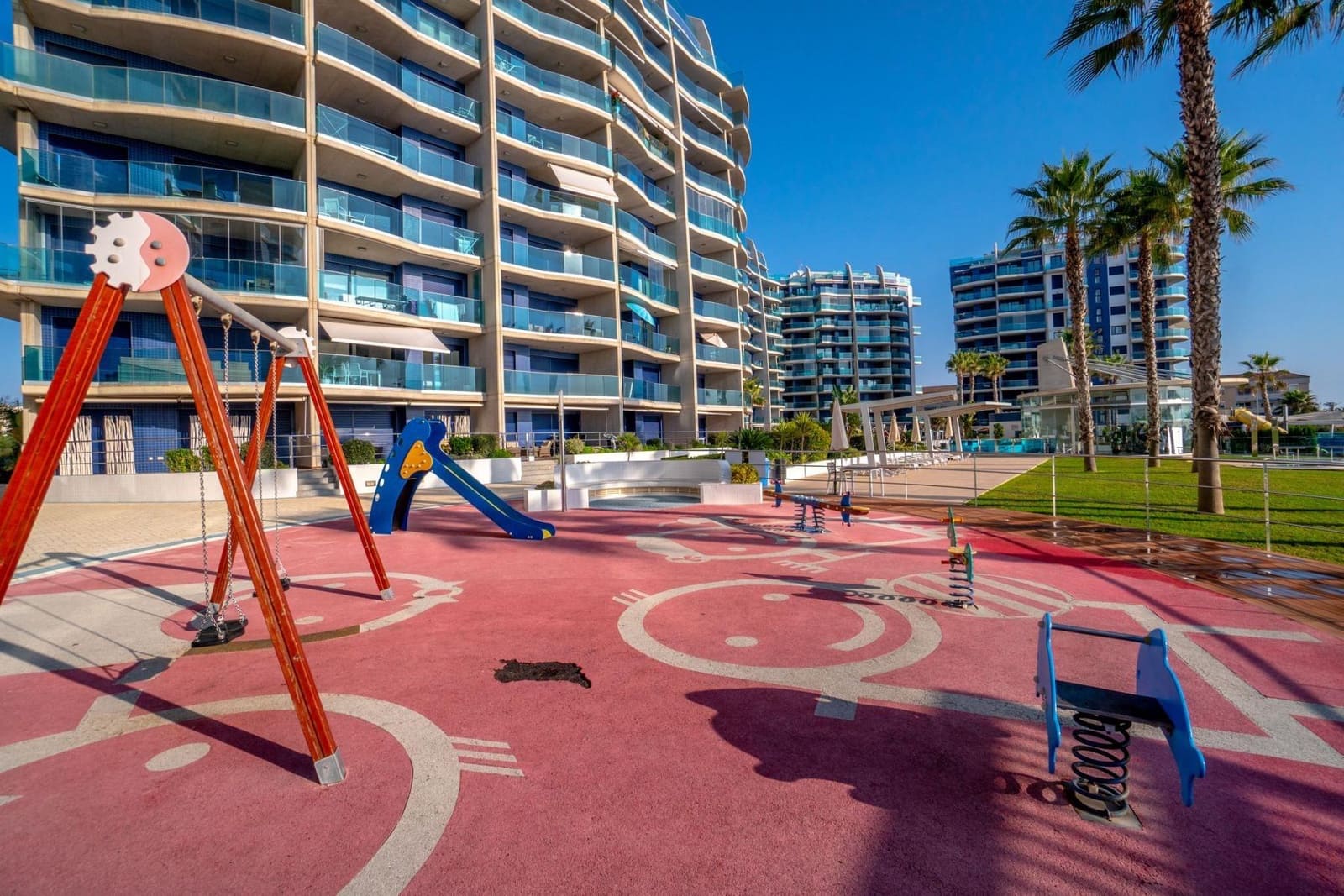 3 chambre Appartement à vendre à Punta Prima avec piscine garage - 575 000 € (Ref: 9656642)