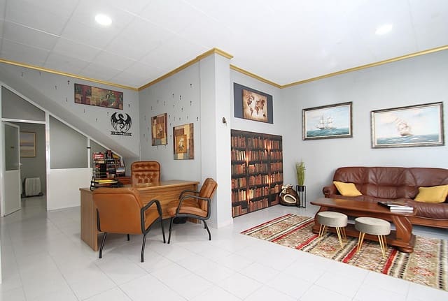 Local Comercial de 3 habitaciones en Las Piscinas Naturales, Torrevieja en venta - 180.000 € (Ref: 9656643)