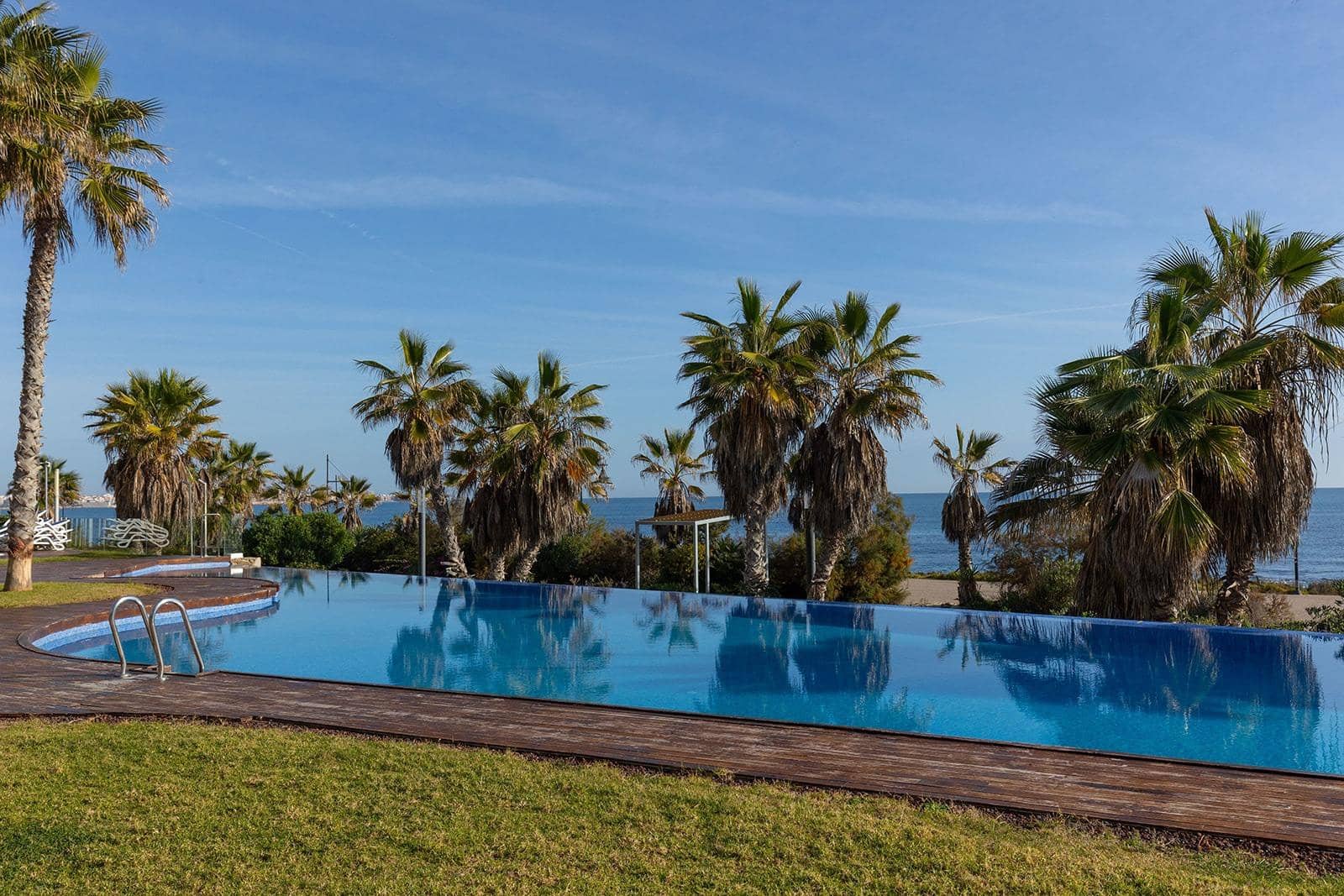 3 bedroom Penthouse for sale in Punta Prima with pool garage - € 765,000 (Ref: 9656645)
