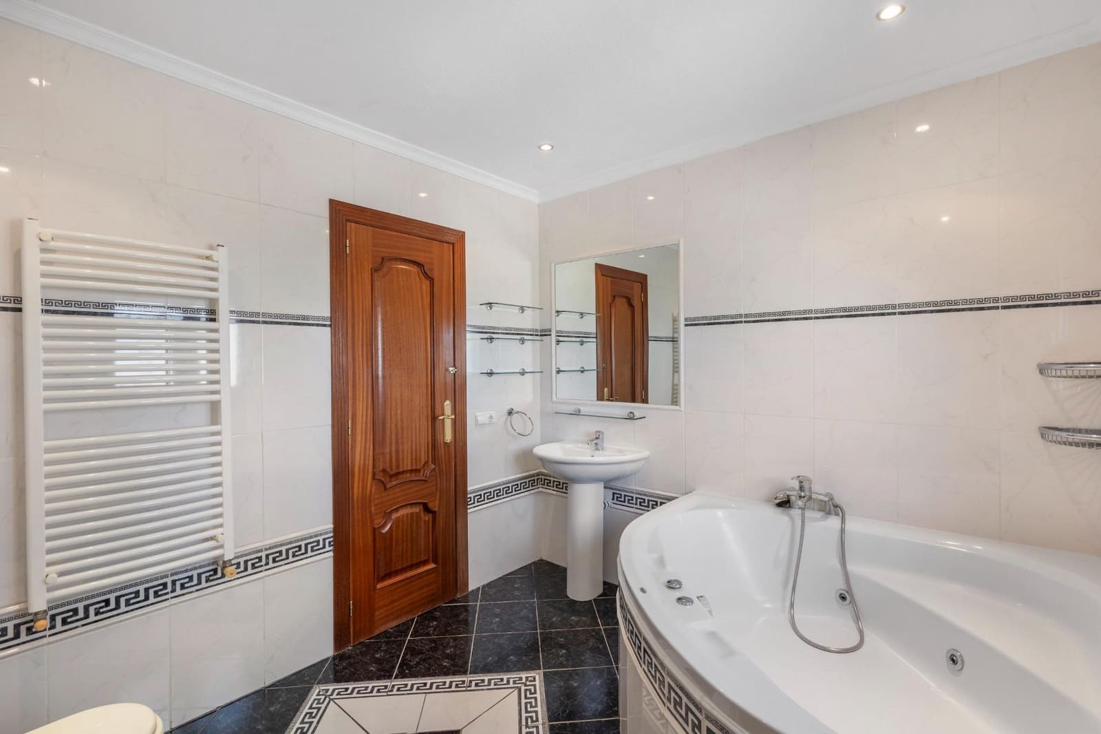 5 quarto Moradia para venda em Pueblo Bravo com piscina garagem - 599 000 € (Ref: 9744130)