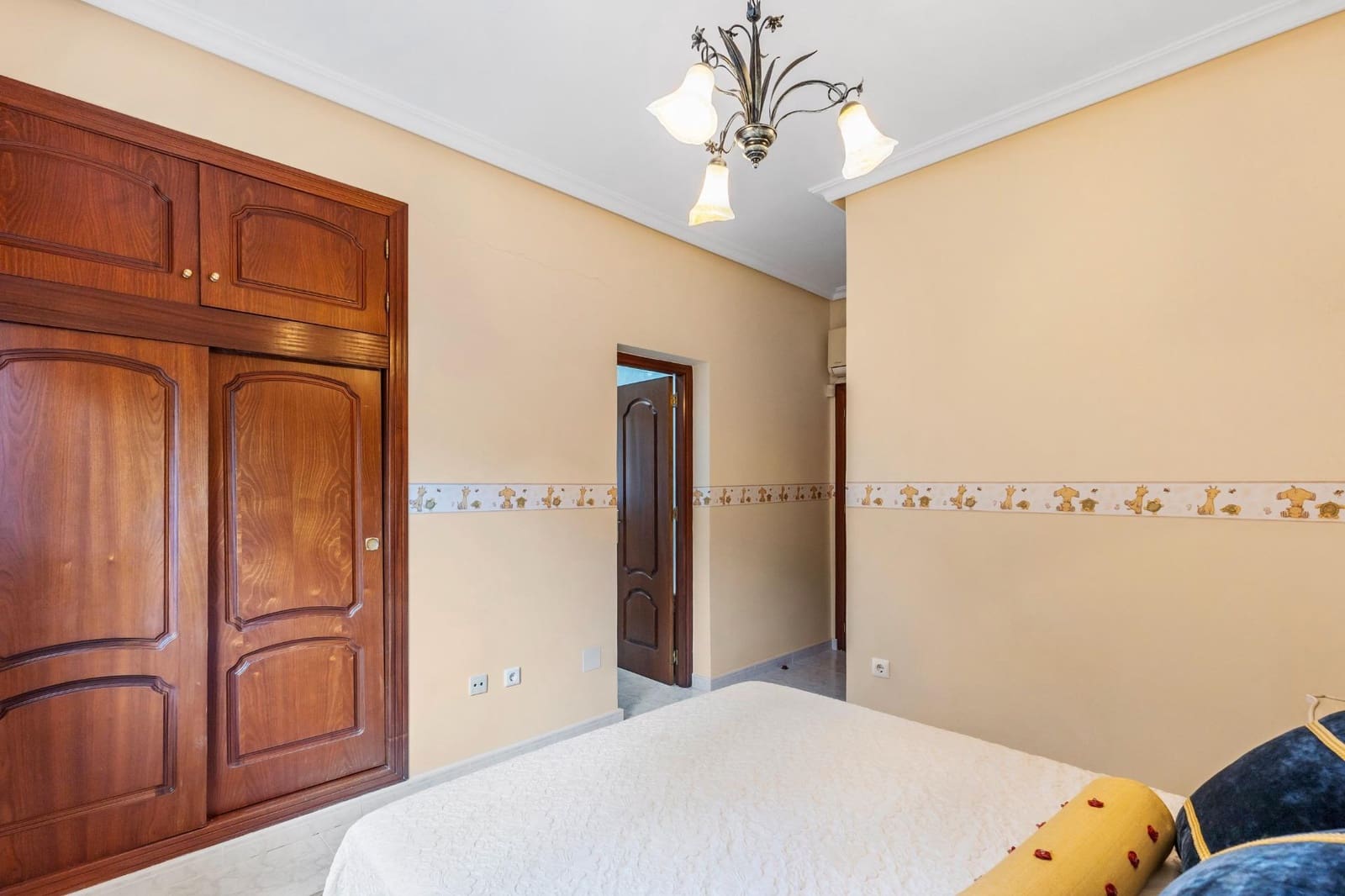 5 quarto Moradia para venda em Pueblo Bravo com piscina garagem - 599 000 € (Ref: 9744130)