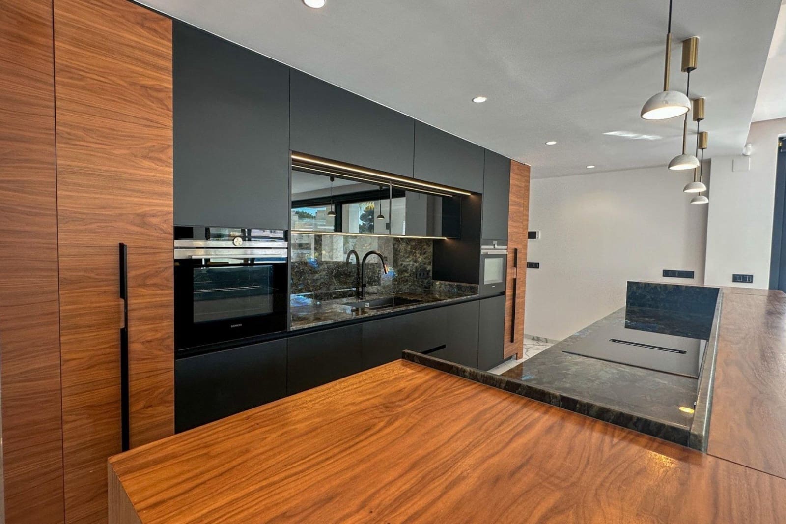 4 slaapkamer Villa te koop in Villamartin met zwembad garage - € 2.950.000 (Ref: 9815834)