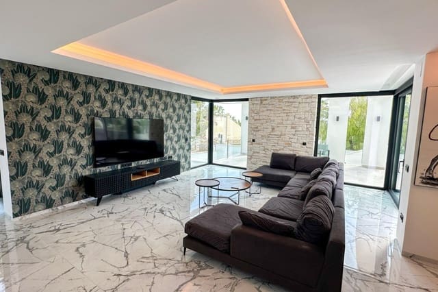 4 slaapkamer Villa te koop in Villamartin, Orihuela met zwembad garage - € 2.950.000 (Ref: 9815834)