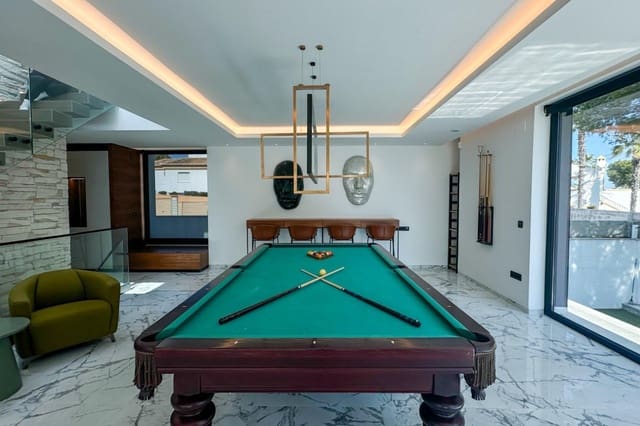 4 slaapkamer Villa te koop in Villamartin, Orihuela met zwembad garage - € 2.950.000 (Ref: 9815834)