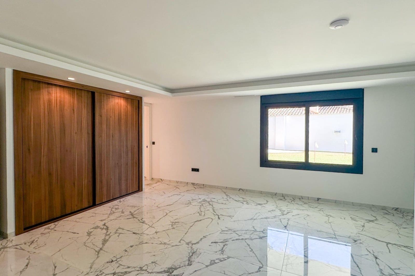 4 slaapkamer Villa te koop in Villamartin met zwembad garage - € 2.950.000 (Ref: 9815834)