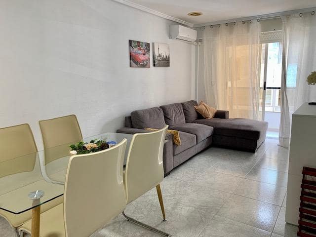 3 bedroom Apartment for rent in Torrevieja - € 850 (Ref: 9860080)