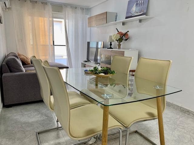 3 bedroom Apartment for rent in Torrevieja - € 850 (Ref: 9860080)
