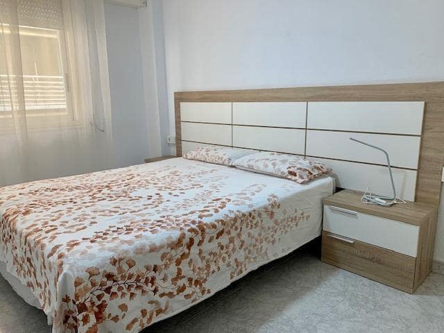 3 bedroom Apartment for rent in Torrevieja - € 850 (Ref: 9860080)
