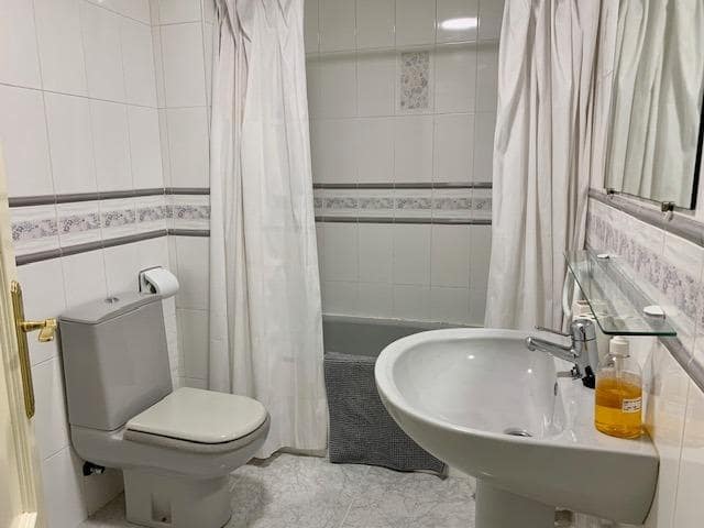 3 bedroom Apartment for rent in Torrevieja - € 850 (Ref: 9860080)