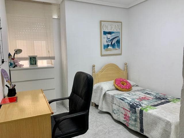 3 bedroom Apartment for rent in Torrevieja - € 850 (Ref: 9860080)