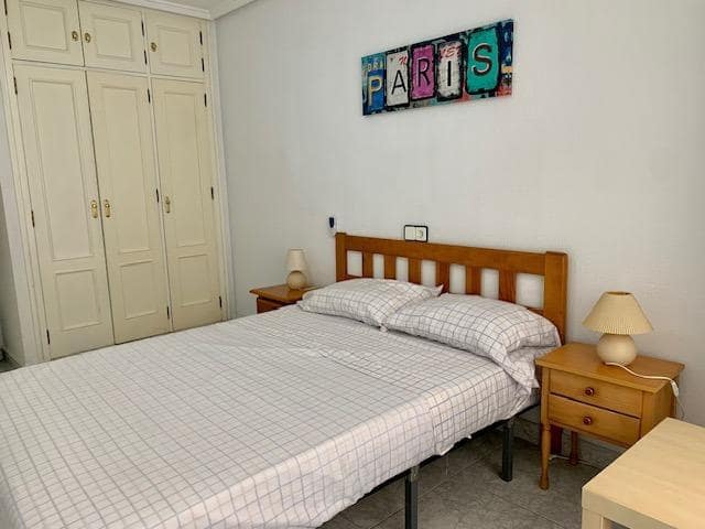 3 bedroom Apartment for rent in Torrevieja - € 850 (Ref: 9860080)