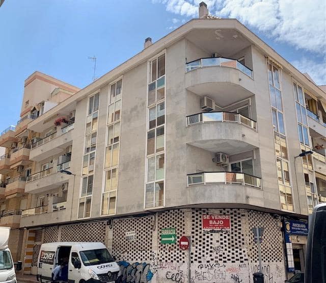 3 bedroom Apartment for rent in Torrevieja - € 850 (Ref: 9860080)