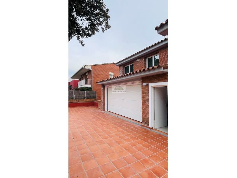 4 soveværelse Villa til salg i Arenys de Mar med garage - € 850.000 (Ref: 8836829)