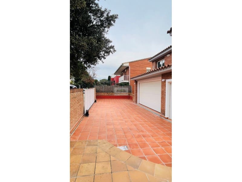 4 soveværelse Villa til salg i Arenys de Mar med garage - € 850.000 (Ref: 8836829)