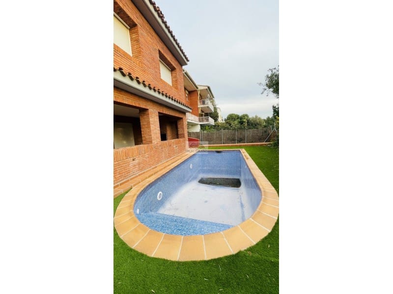 4 soveværelse Villa til salg i Arenys de Mar med garage - € 850.000 (Ref: 8836829)