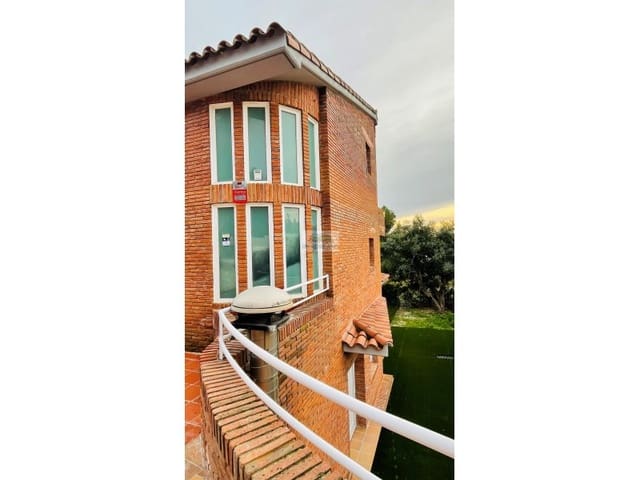 4 bedroom Villa for sale in Arenys de Mar with garage - € 850,000 (Ref: 8836829)