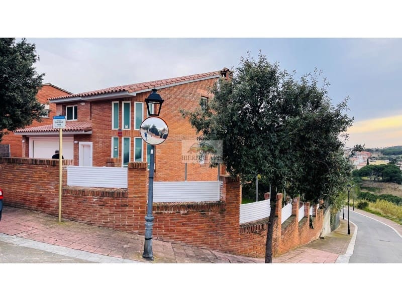 4 soveværelse Villa til salg i Arenys de Mar med garage - € 850.000 (Ref: 8836829)