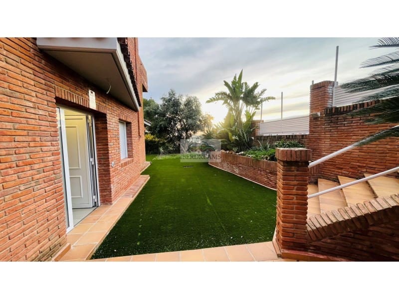 4 soveværelse Villa til salg i Arenys de Mar med garage - € 850.000 (Ref: 8836829)