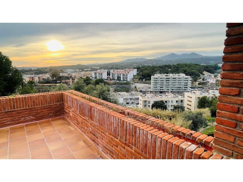 4 soveværelse Villa til salg i Arenys de Mar med garage - € 850.000 (Ref: 8836829)