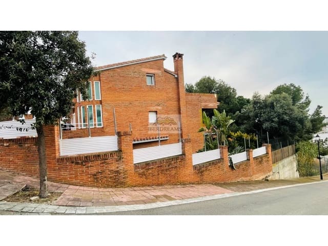 4 bedroom Villa for sale in Arenys de Mar with garage - € 850,000 (Ref: 8836829)