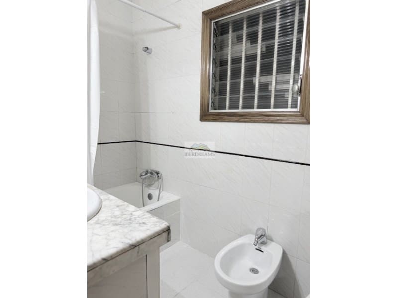 4 bedroom Flat for sale in Premia de Mar - € 237,000 (Ref: 9422529)