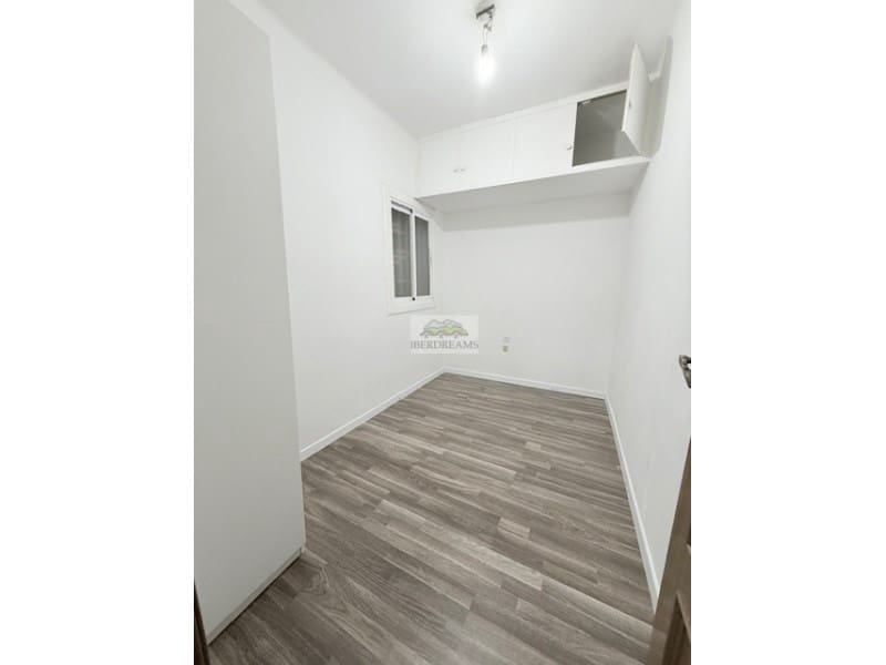 4 bedroom Flat for sale in Premia de Mar - € 237,000 (Ref: 9422529)