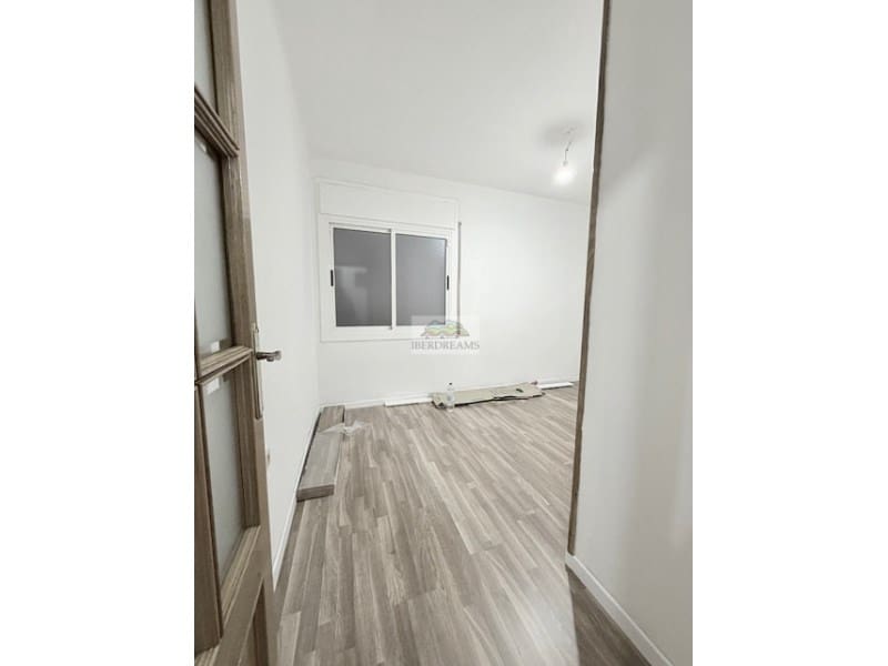 4 bedroom Flat for sale in Premia de Mar - € 237,000 (Ref: 9422529)